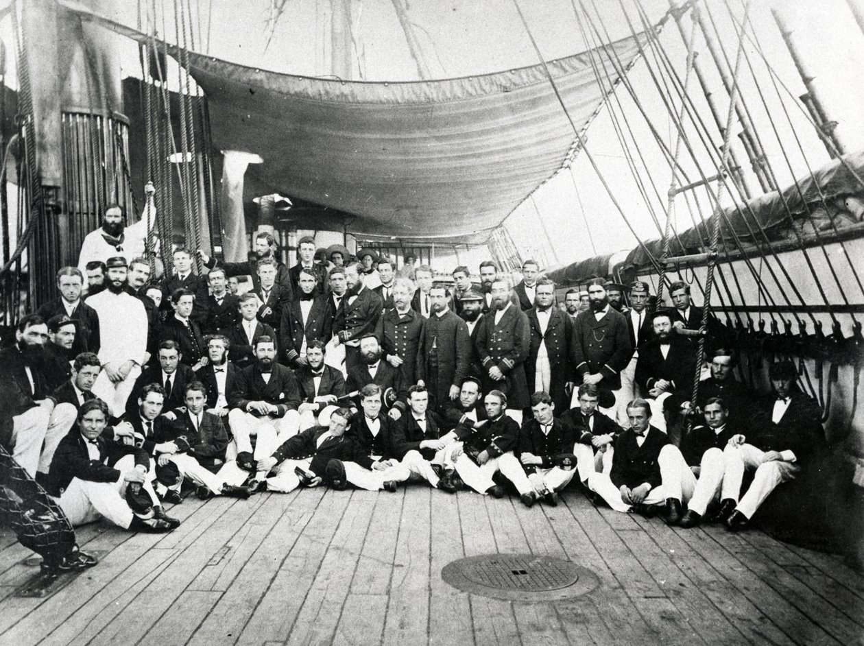 Brit haditengerészeti tisztek a fedélzeten, 1870 körül alkotó: English Photographer