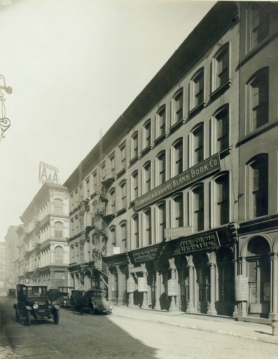 Harmadik utca (emlékút), az Olive utcától északra alkotó: Unknown
