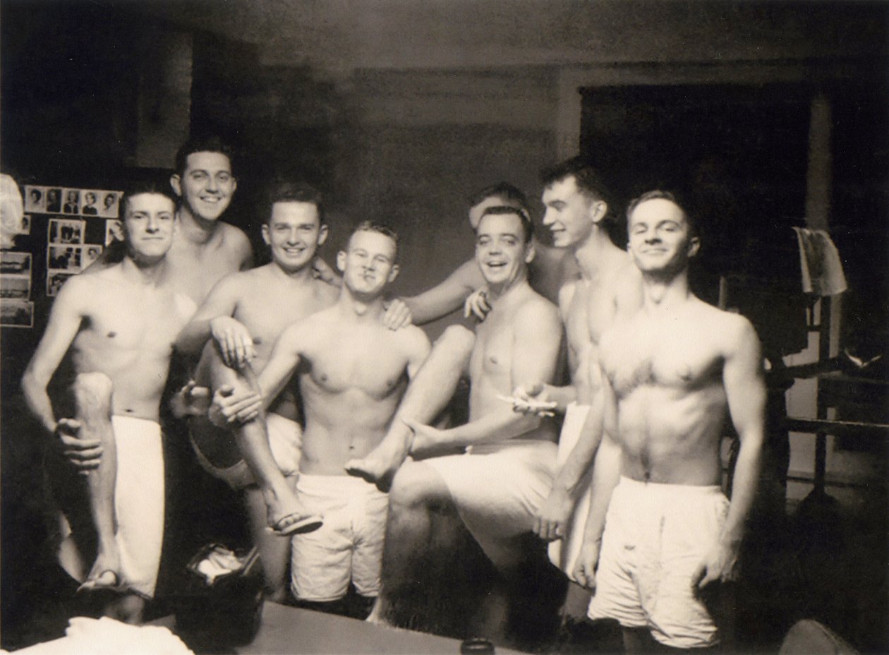 Amerikai katonák az öltözőben, 1942 körül alkotó: Unknown