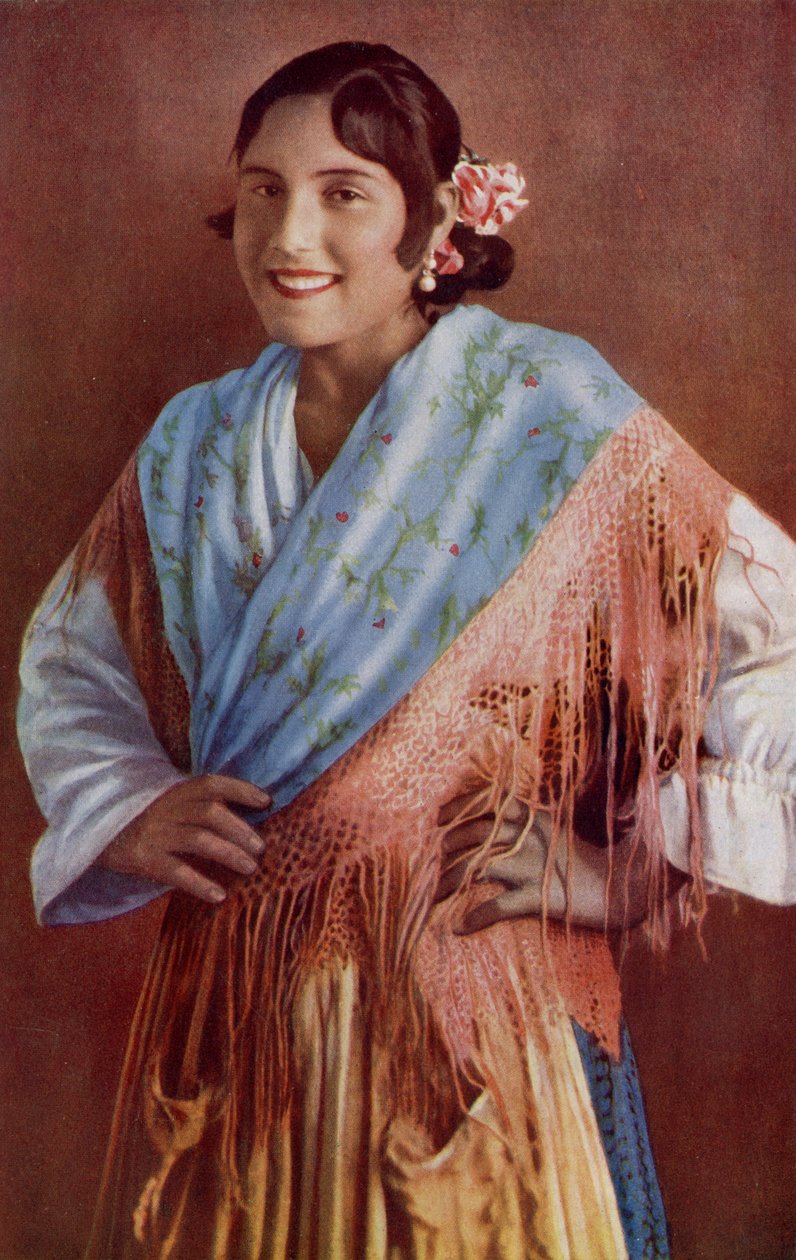 Spanyolország. Spanyol Señorita csillogó szemekkel és elbűvölő mosollyal, tipikus ruhában. 1920 alkotó: Unknown