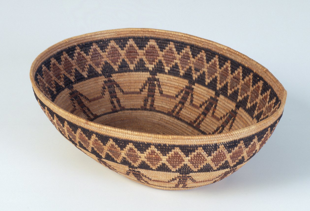 Oval Basket, Yokuts Culture, 1990-1915 körül (sínfüzrudak, sásgyökér, páfránygyökér és vörösbimbó) alkotó: American School