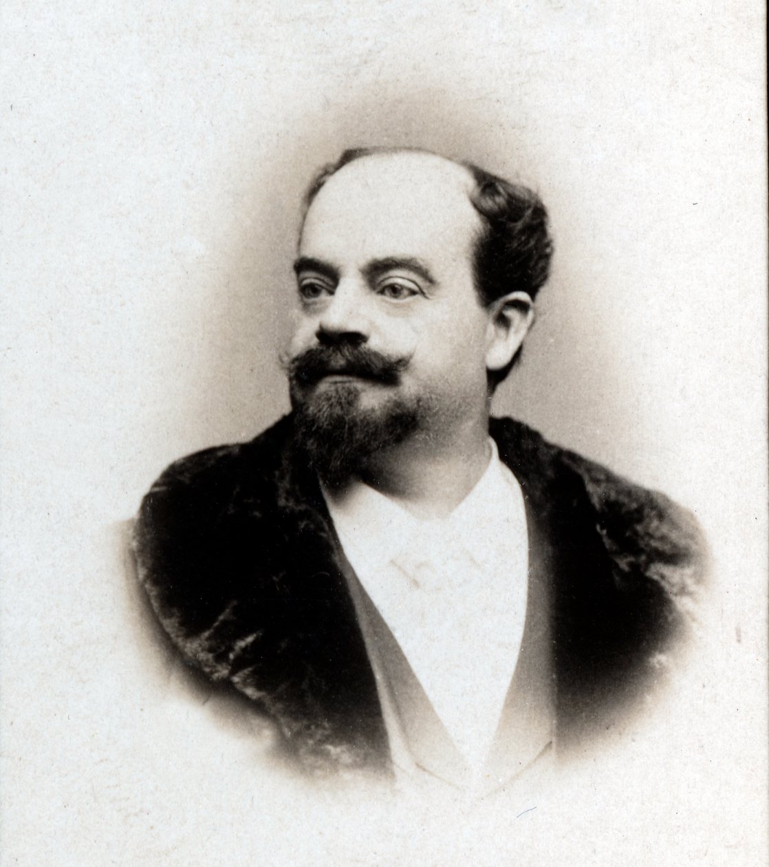 Gabriel Ferrier (1847-1914) francia festő portréja. alkotó: French Photographer