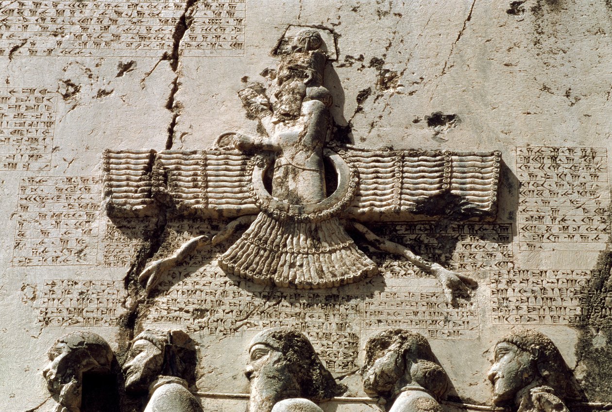 Farr (istenadta vagyon), részlet Dareiosz emlékművéből, ie 521-19 alkotó: Achaemenid