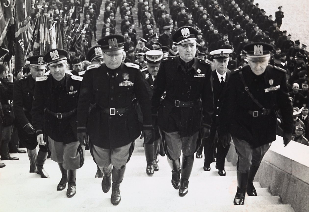 Mussolini a katonai parádén (f/w fotó) alkotó: Achille Villani