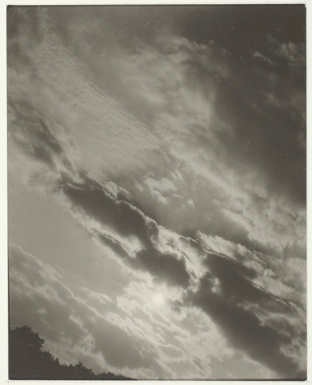 Egyenértékű, 1923. alkotó: Alfred Stieglitz