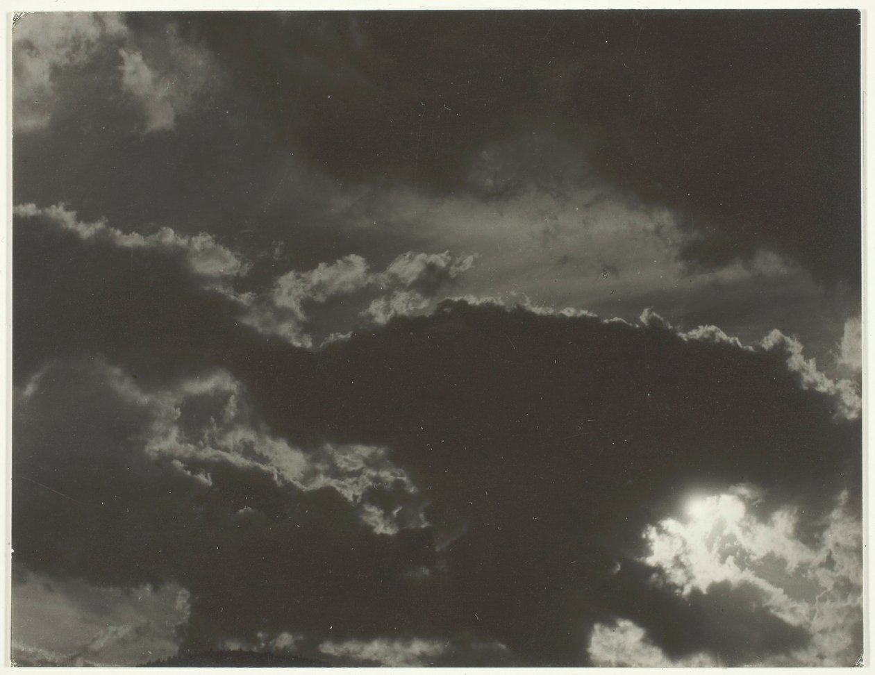 Egyenértékű, 1927. alkotó: Alfred Stieglitz