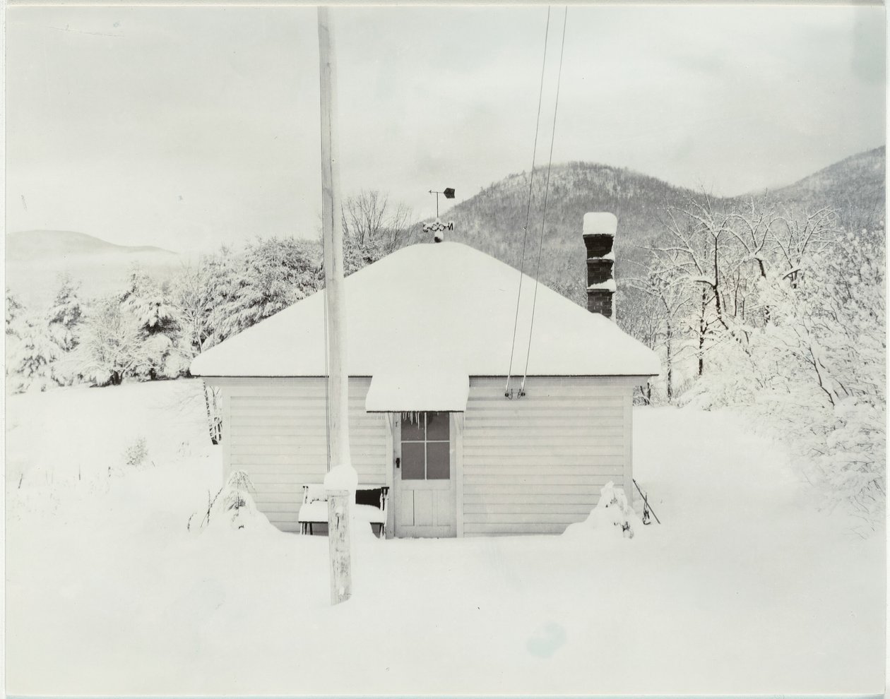 Első hó és a kis ház, 1923. alkotó: Alfred Stieglitz