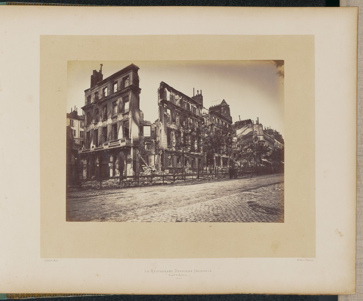 A Deffieux étterem leégett (Boulevard Saint-Martin). alkotó: Alphonse J. Liébert