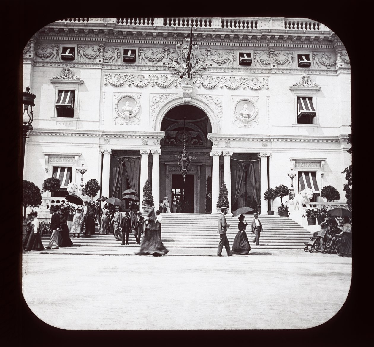 Worlds Columbian Exposition; Transportation Building, Chicago, 1893 (lámpás csúszda) alkotó: American Photographer