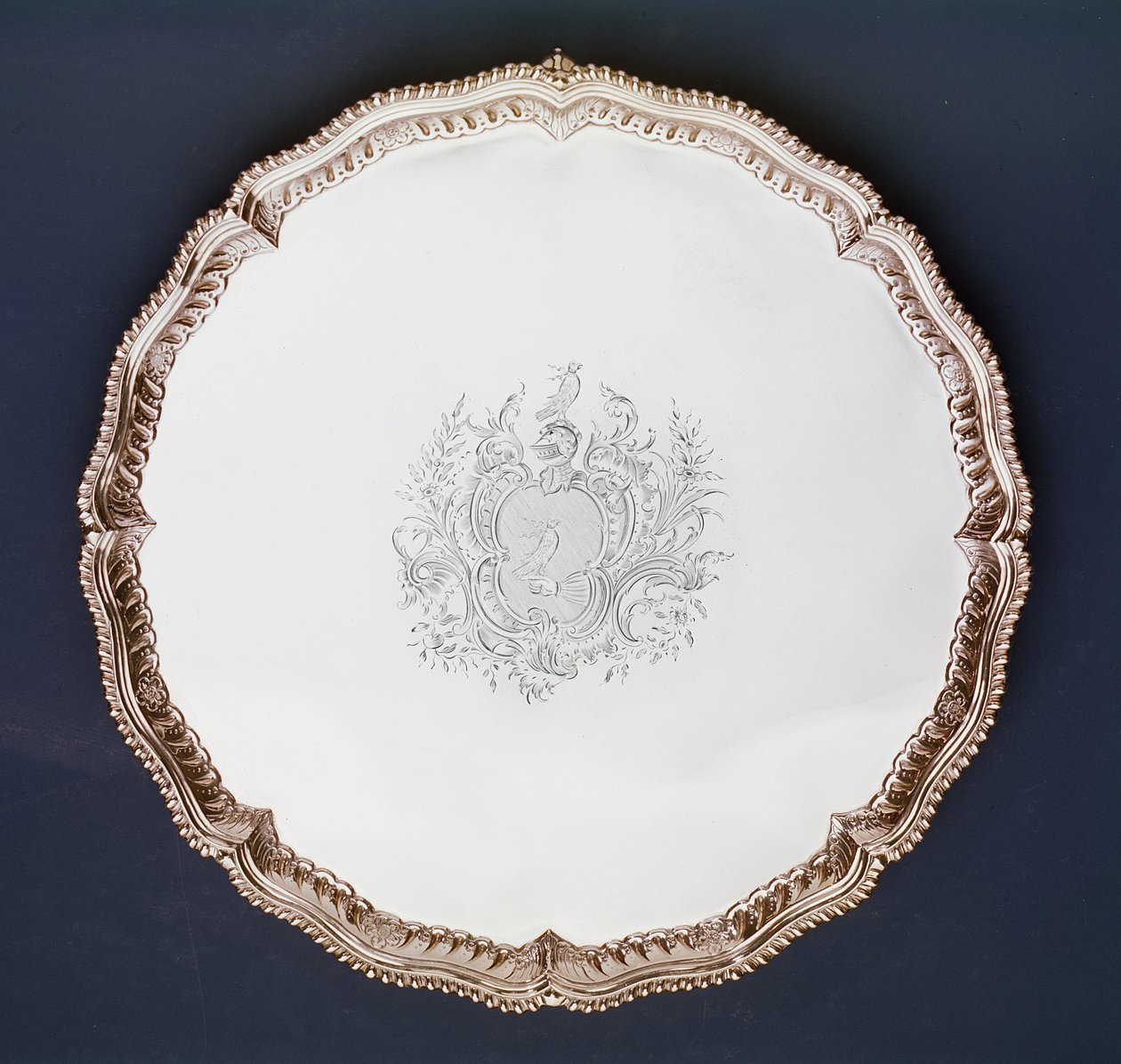 Vésett salver, 18. század (ezüst) alkotó: American School