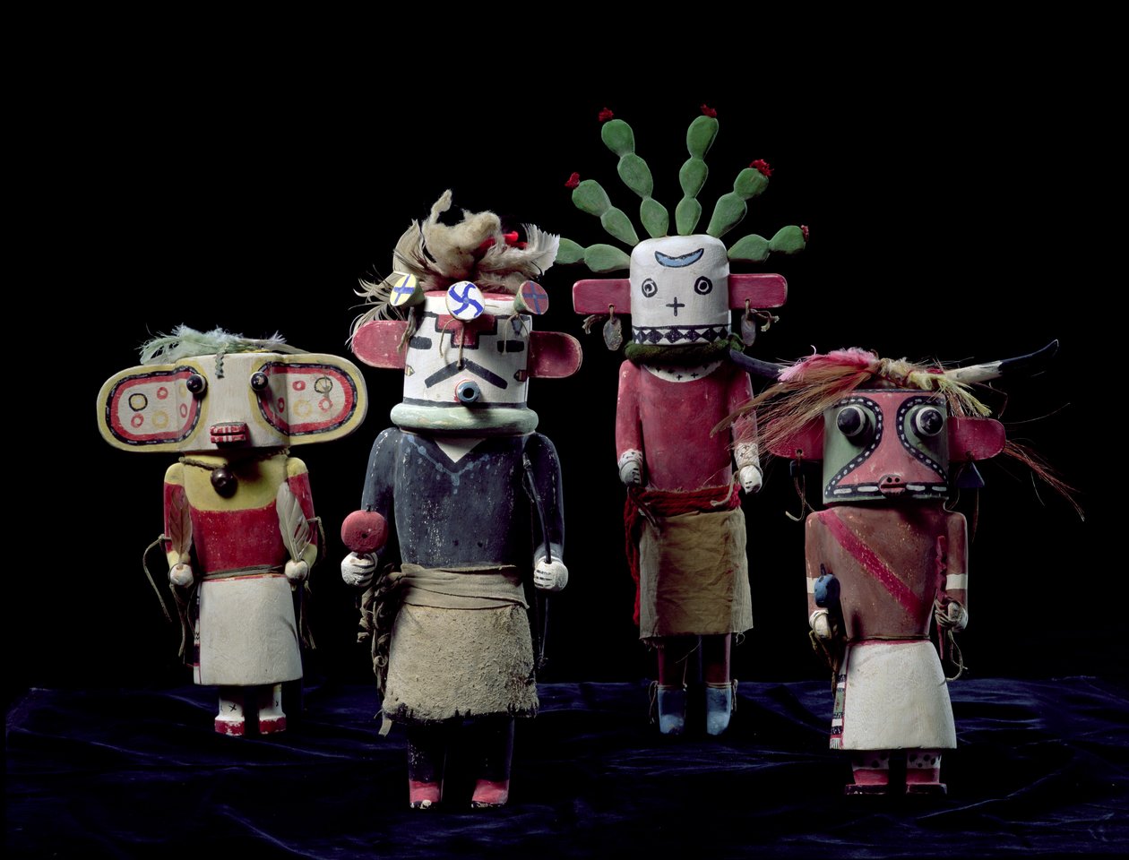 Négy Kachina baba alkotó: American School