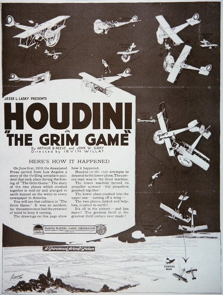 A „The Grim Game” című plakátot reklámozza Houdini főszereplésével alkotó: American School