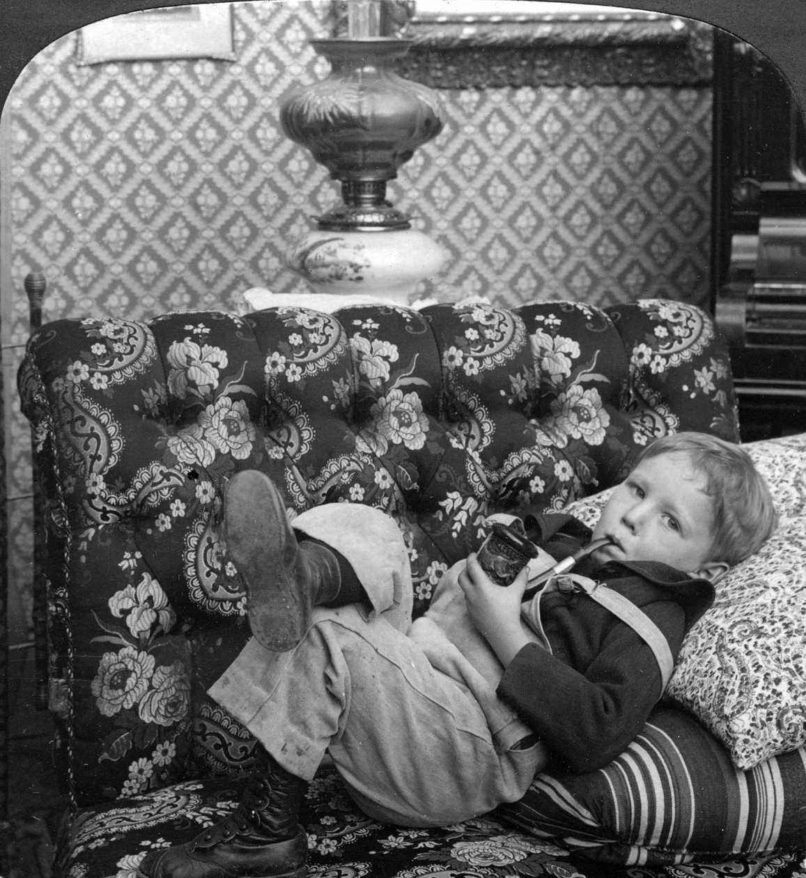 Akárcsak Papa. alkotó: American Stereoscopic Company