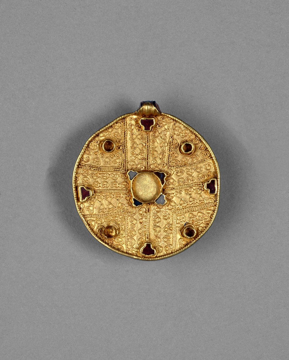 Ékszeres lemezes medál, Faversham, Kent, Angolszász (arany) alkotó: Anglo Saxon