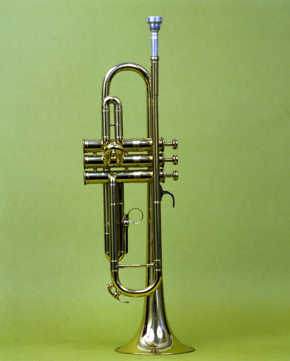 Hangszer: trombita. 1990. alkotó: Anonymous Anonymous