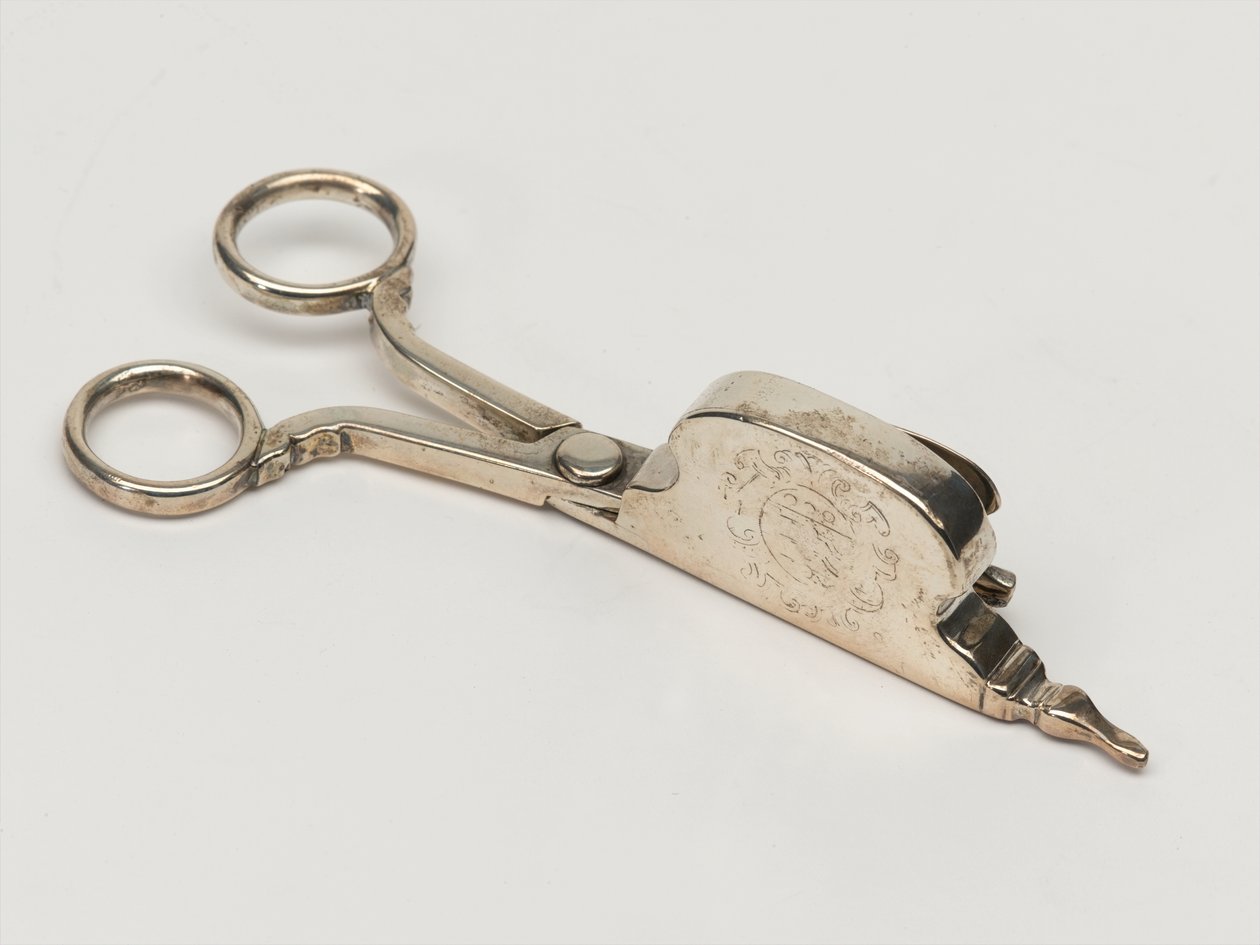 Gyertyaoltó, Ordnance Board, 1696 körül (snuffer) alkotó: Anthony Nelme