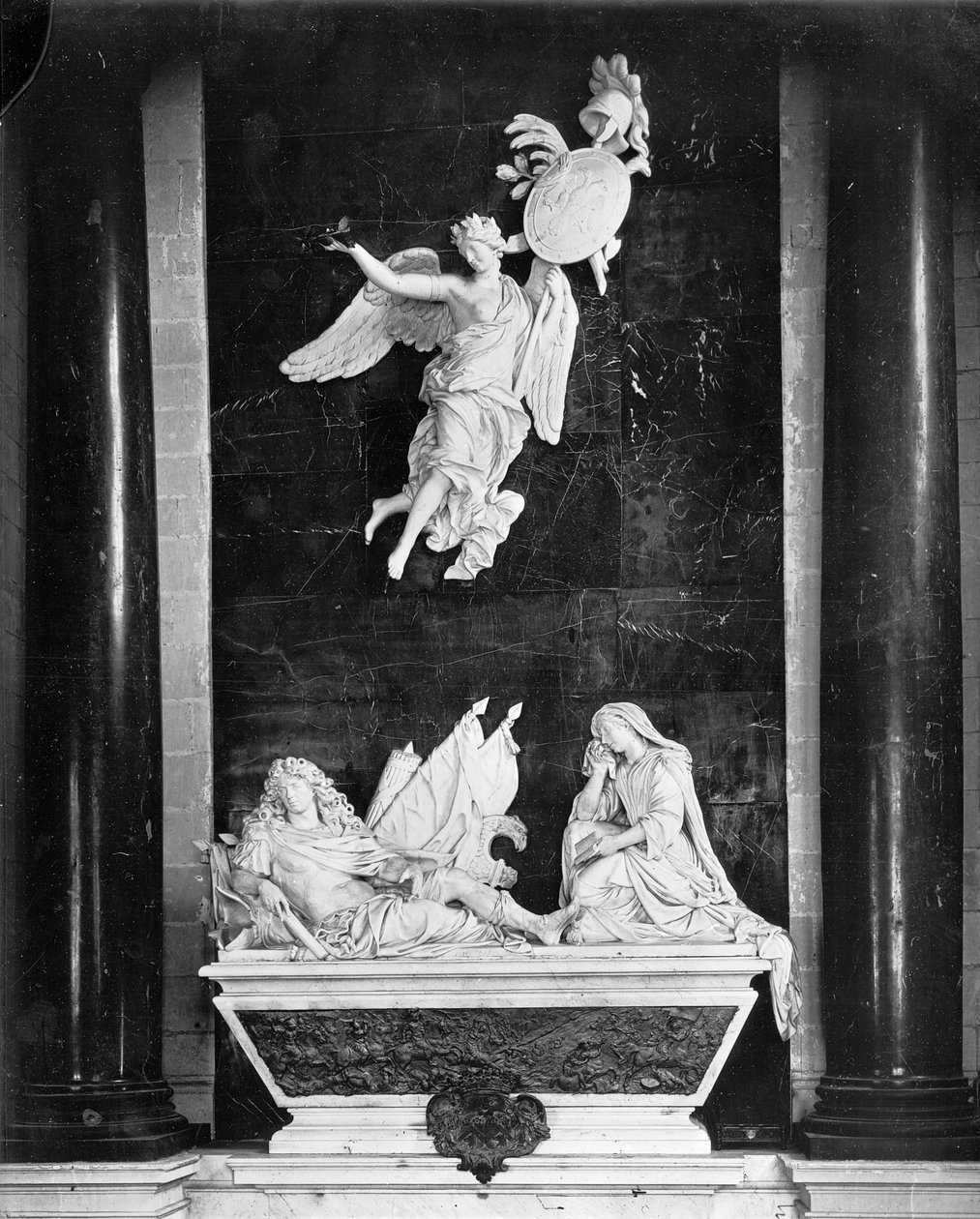 Nicolas Bautru († 1661) mauzóleum de Vaubrun márki, 1680-81 (aranyozott ólom és márvány) alkotó: Antoine Coysevox