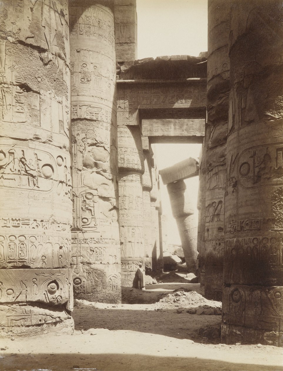 A karnaki Hypostyle Hall belseje alkotó: Antonio Beato