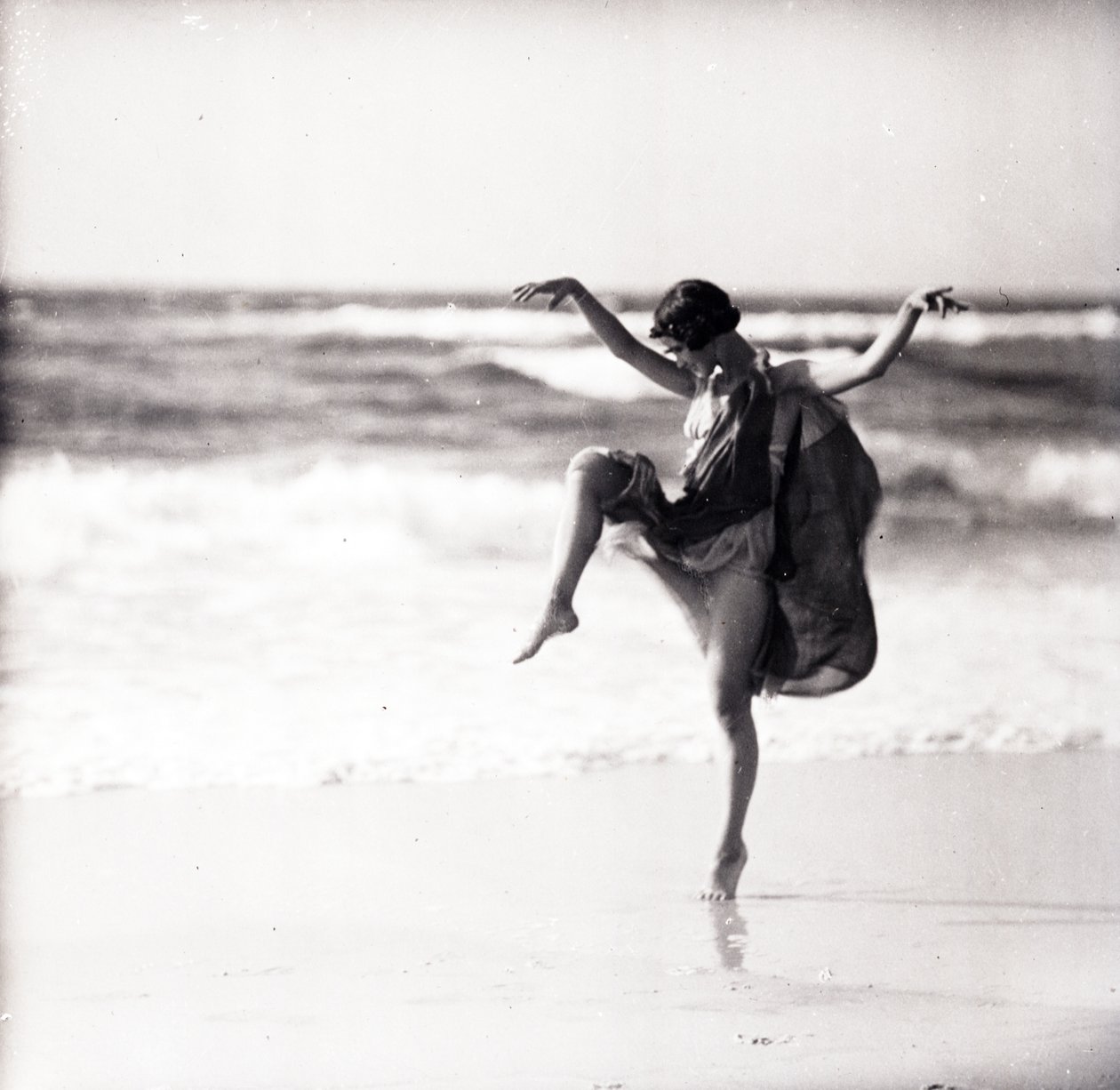Anna Denzler táncos, 1921 (bw fotó) alkotó: Arnold Genthe