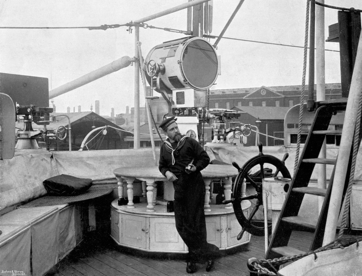 Holofóta a HMS Imperieuse fedélzetén, 1896 alkotó: Arthur Debenham