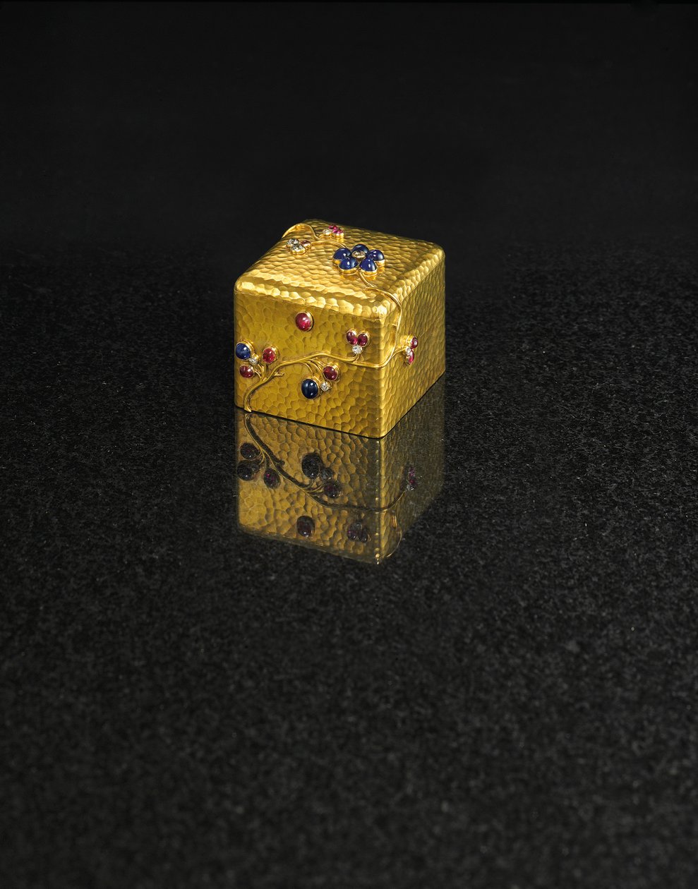 Doboz, Faberge, 1890 körül alkotó: August Wilhelm Holmström
