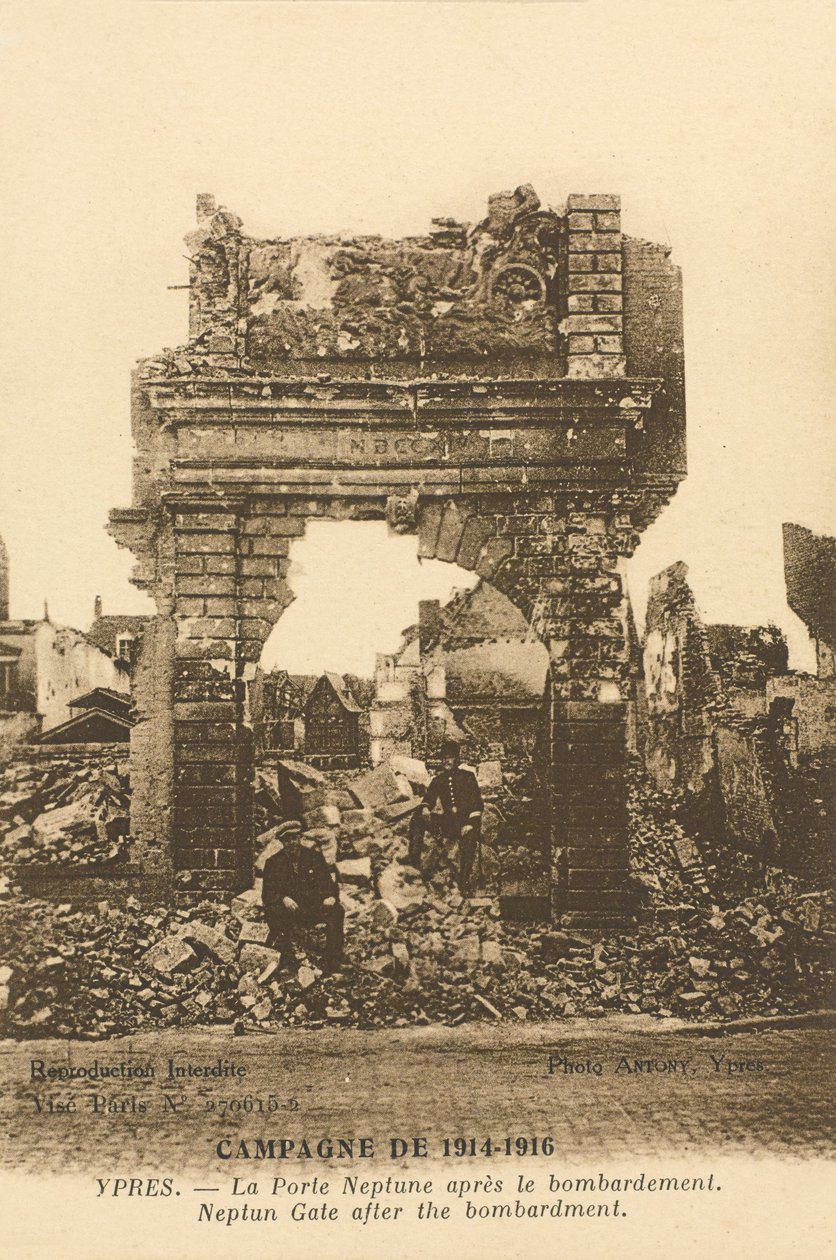 Neptun-kapu a bombázás után, Ypres alkotó: Belgian Photographer