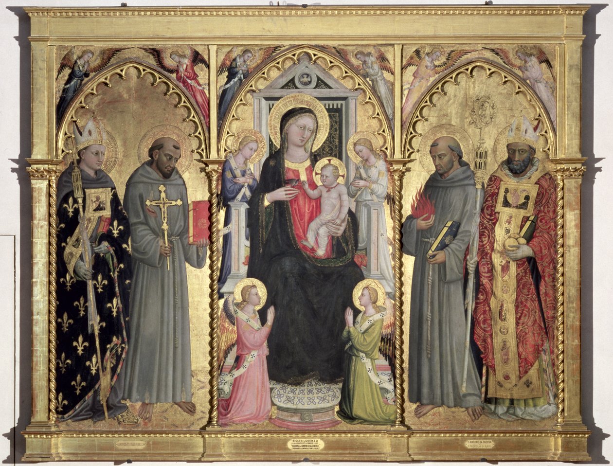 Madonna és gyermeke Toulouse-i Szent Lajossal, Assisi Szent Ferenccel, Páduai Szent Antal és Bari Szent Miklóssal (tempera a panelen) alkotó: Bicci di Lorenzo