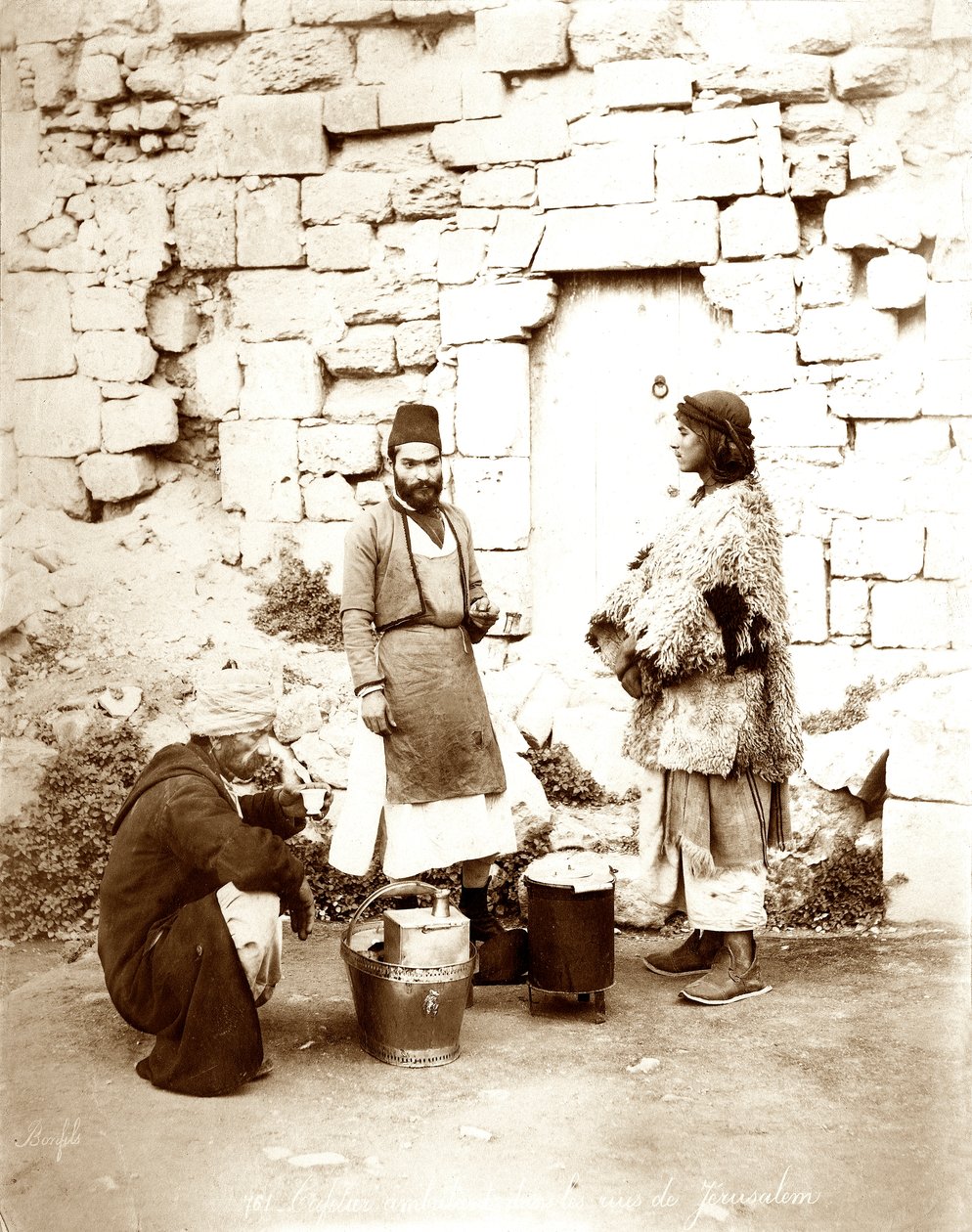 Kávéárus Jeruzsálemben, 1867-81 körül alkotó: Bonfils Studio