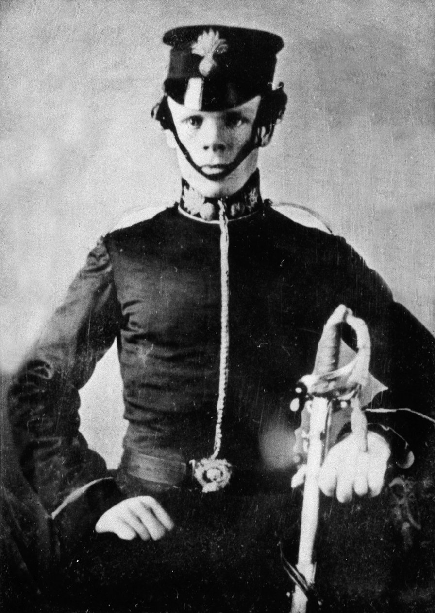 T. Cadell zászlós, a 2. európai fuziliáns portréja és. (dagerrotip) alkotó: British Photographer