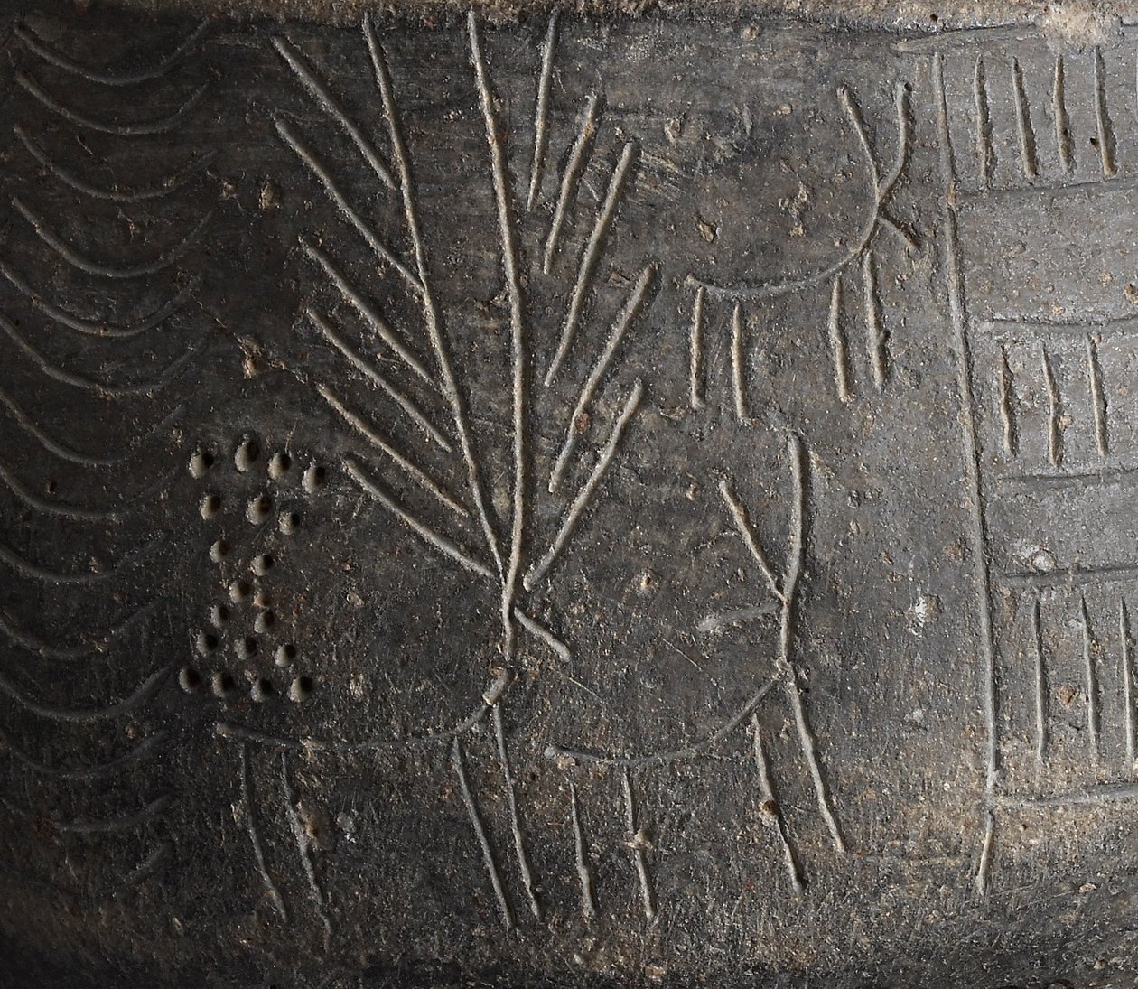 Részlet egy tálról, szarvasbikát ábrázoló bekarcolt díszítéssel, Los Millaresből, Spanyolországból, rézkor, Kr.e. 2000 körül, 121153-as kerámiarészlet alkotó: Bronze Age