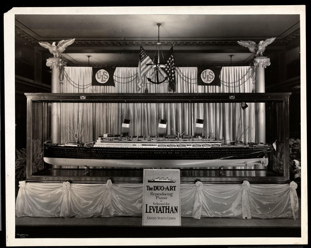 A kirakat az Aeolian Company kirakatában, 29 West 42nd Street, New York (ezüstzselatinos nyomat) alkotó: Byron Company