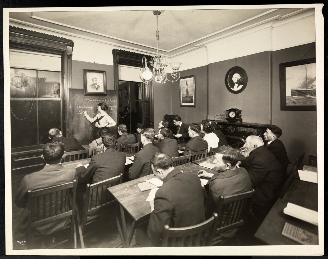 Amerikanizációs osztály a Rodeph Sholom Sisterhoodban, 157 East 94th Street, New York, 1920 (ezüst zselatin nyomat) alkotó: Byron Company