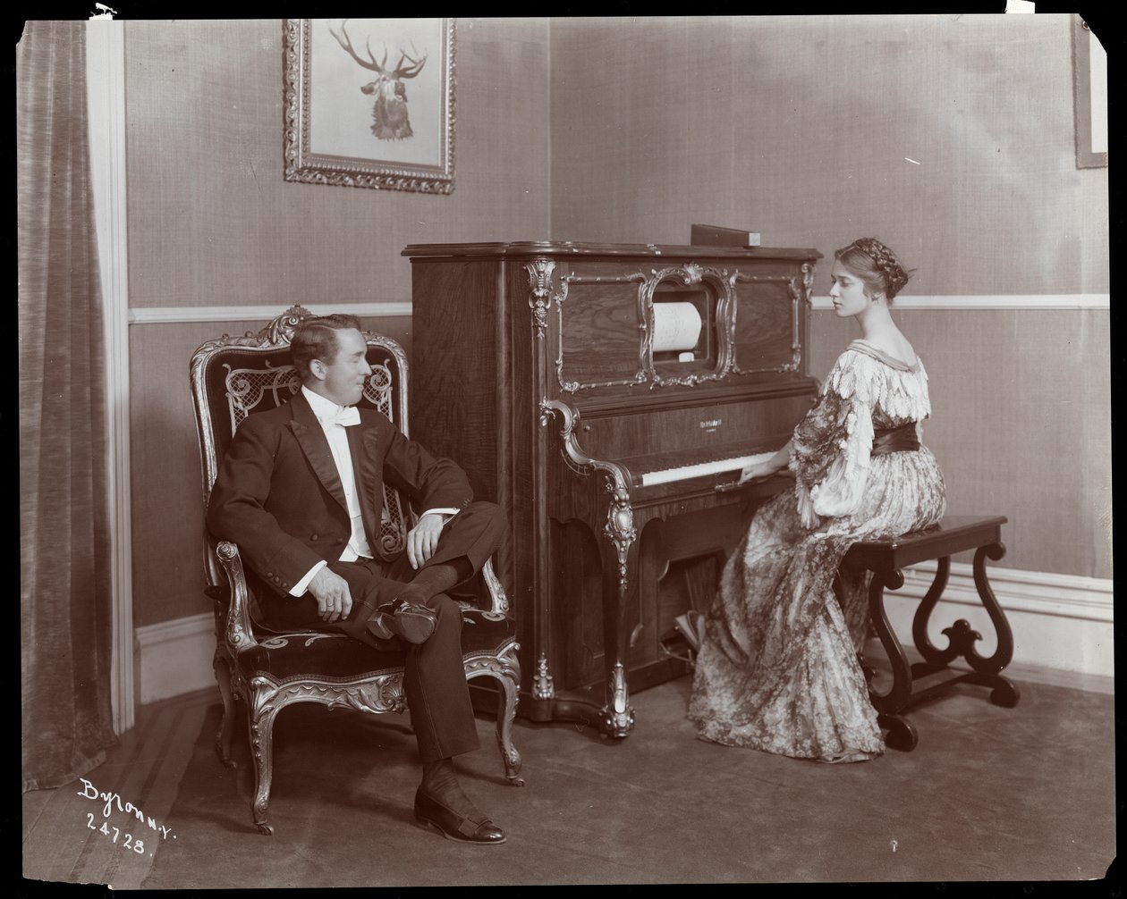 Játékos zongorán játszó férfi és nő, New York, 1907 (ezüstzselatinos nyomat) alkotó: Byron Company