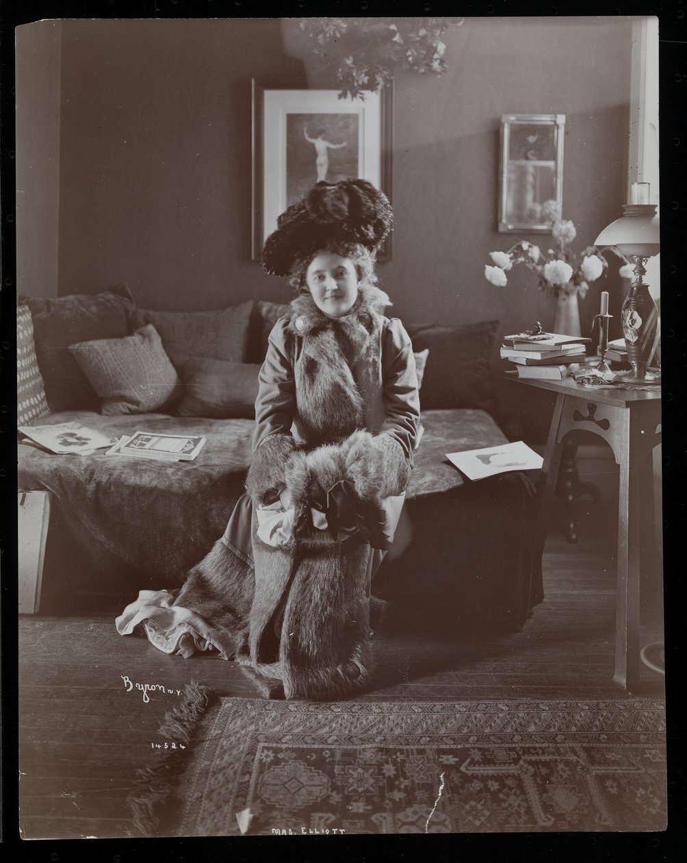 Mrs. Elliott vagy női rokonának portréja, 1902 (ezüst zselatin nyomat) alkotó: Byron Company