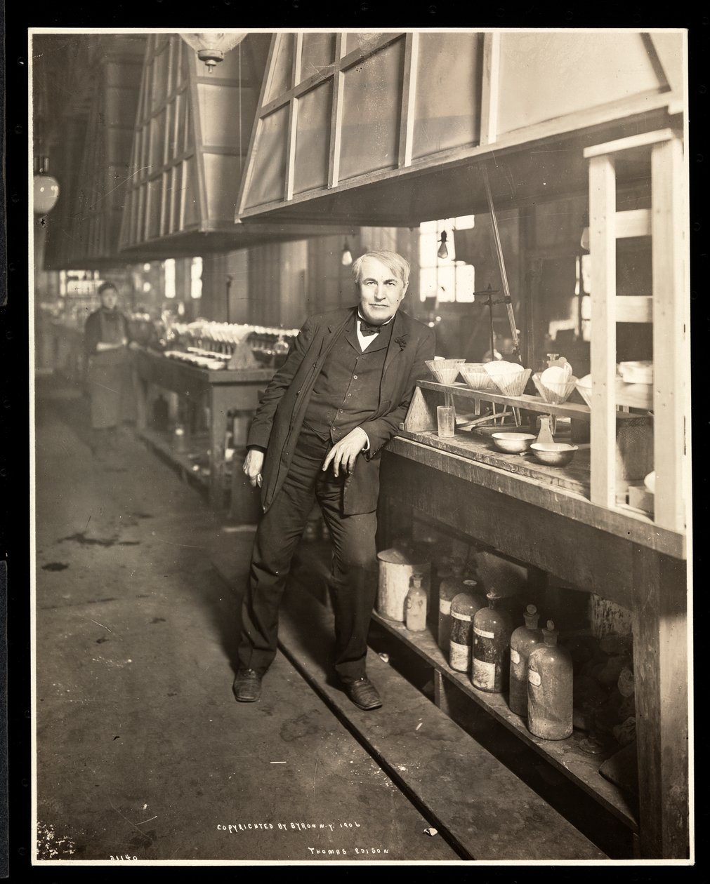 Thomas Edison a laboratóriumában, 1906 (ezüst zselatinos nyomat) alkotó: Byron Company