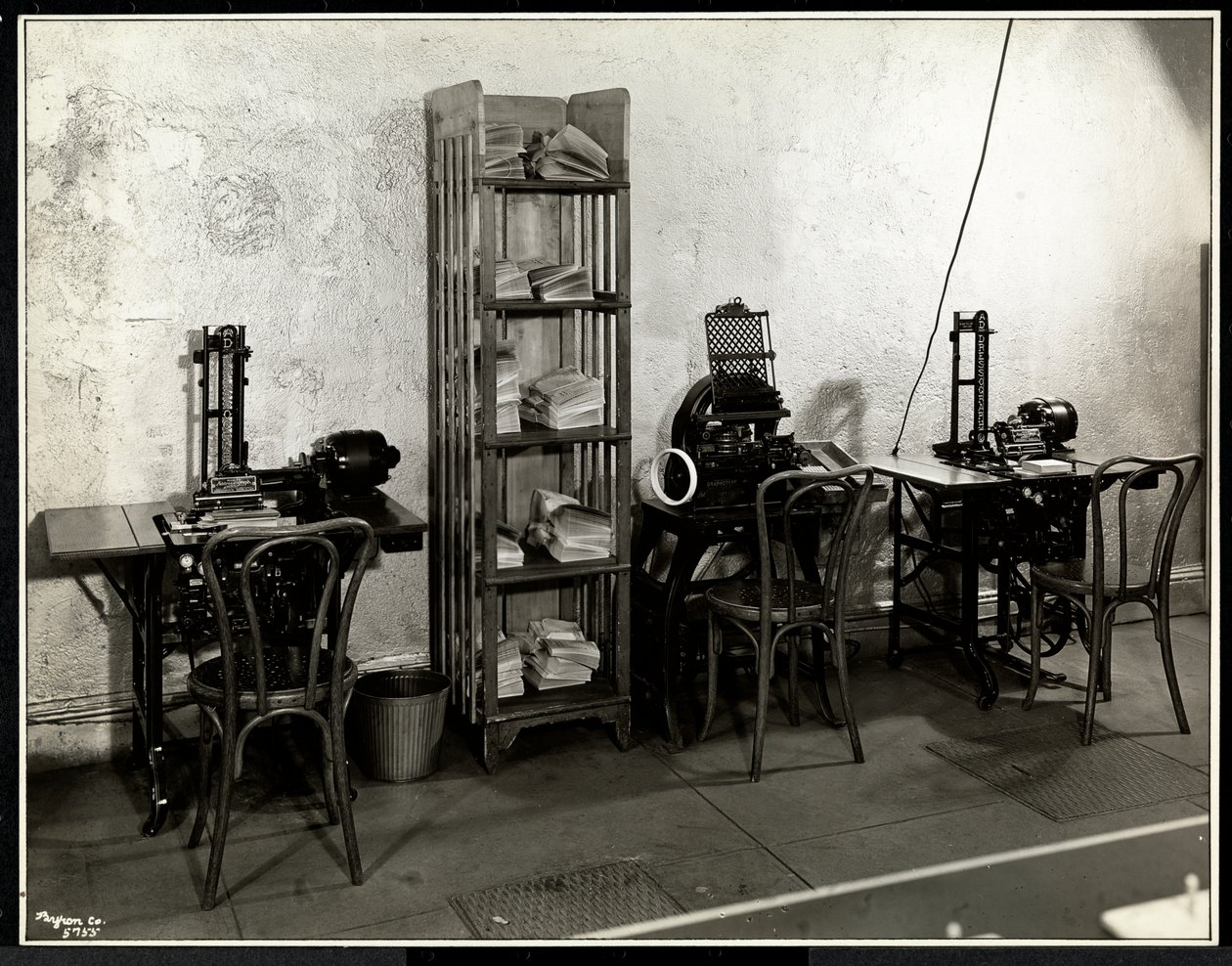 Három címzőgép a Carolyn mosoda irodájában, 111 East 128th Street, East Harlem, New York, 1929 (ezüst zselatinos nyomat) alkotó: Byron Company
