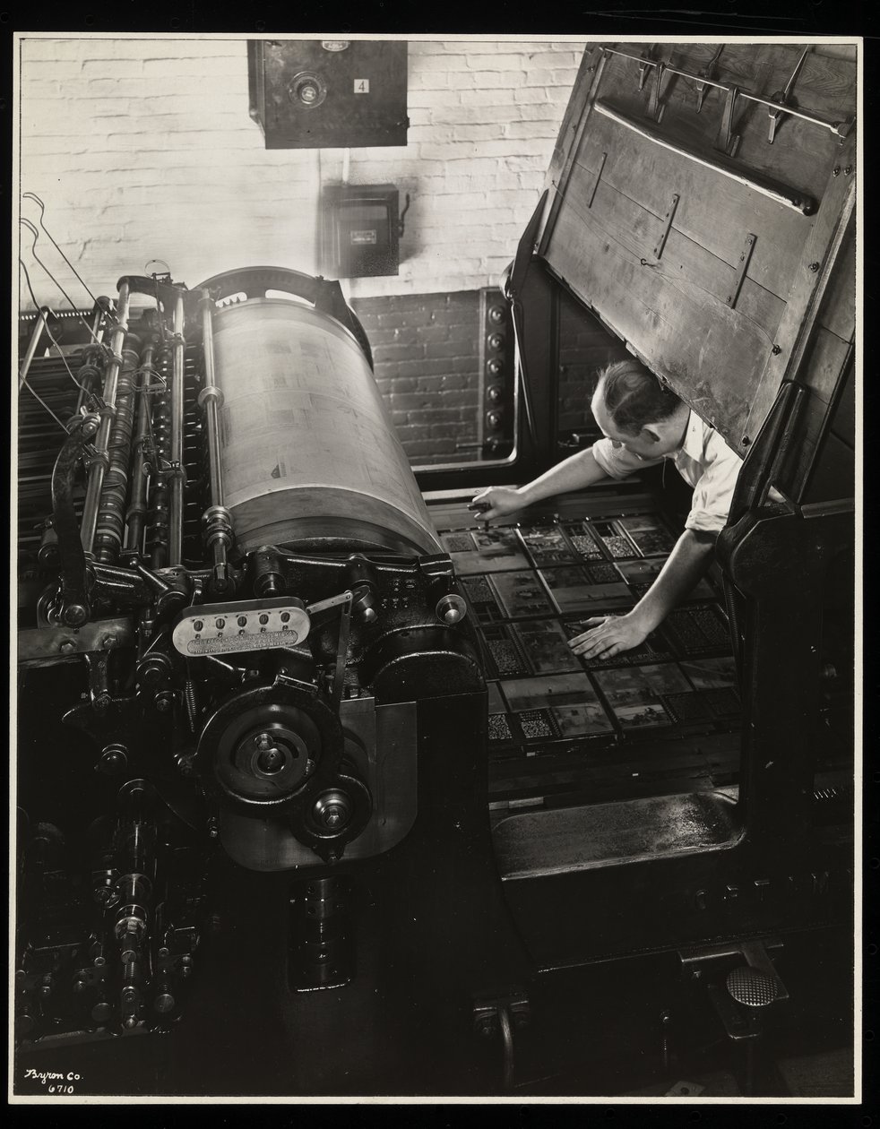 Munka a Meihle nyomdában az Unz und Co.-nál, 24 Beaver Street, New York, 1932 (ezüst zselatin nyomat) alkotó: Byron Company