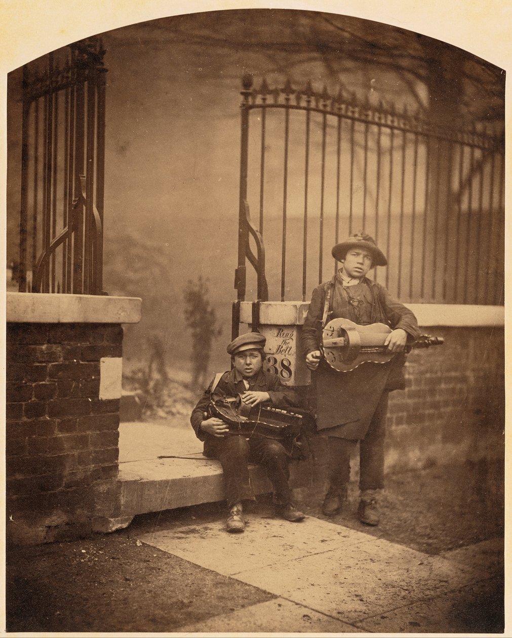 Utcai zenészek alkotó: Camille Silvy