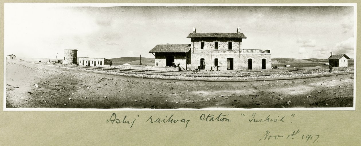 Asluj vasútállomás, 1917. november 1. alkotó: Capt. Arthur Rhodes