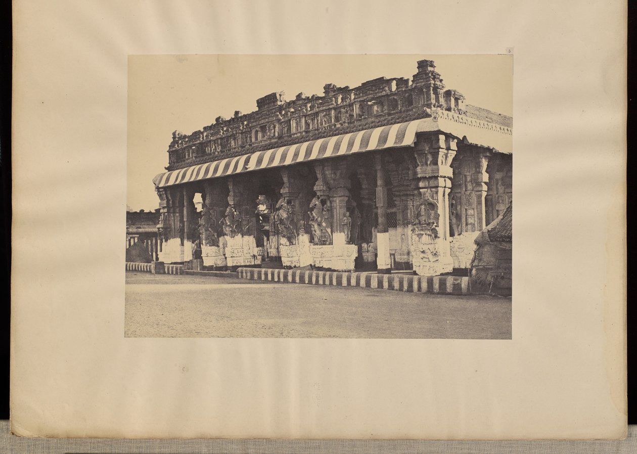 Madura. Trimul Naik baromfiudvara, nyugati front. alkotó: Capt. Linnaeus Tripe