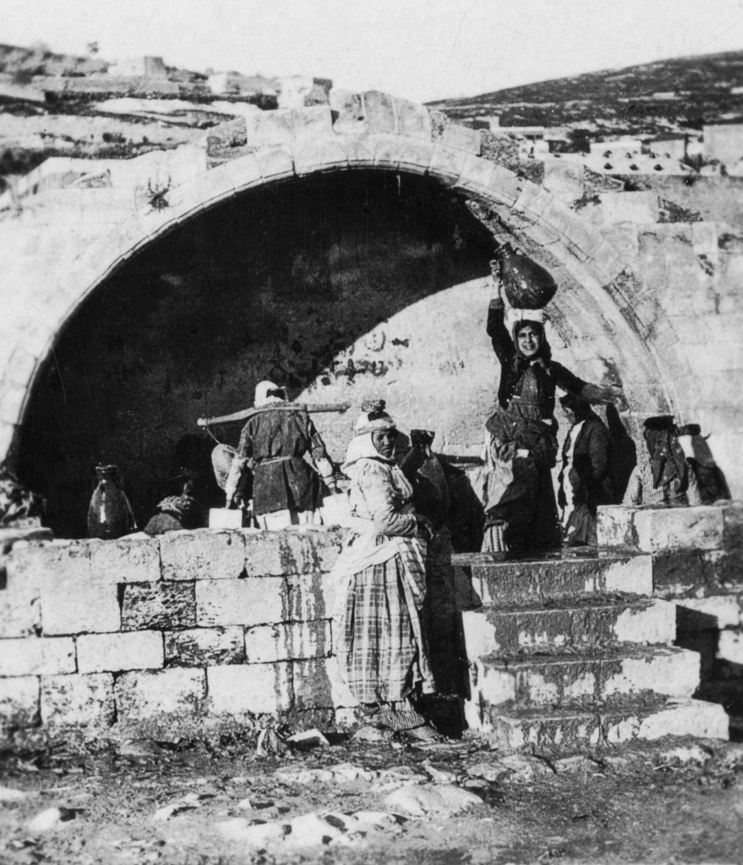 Szűz kútja, Názáret, Palesztina, c1927-c1931 alkotó: Cavanders Ltd