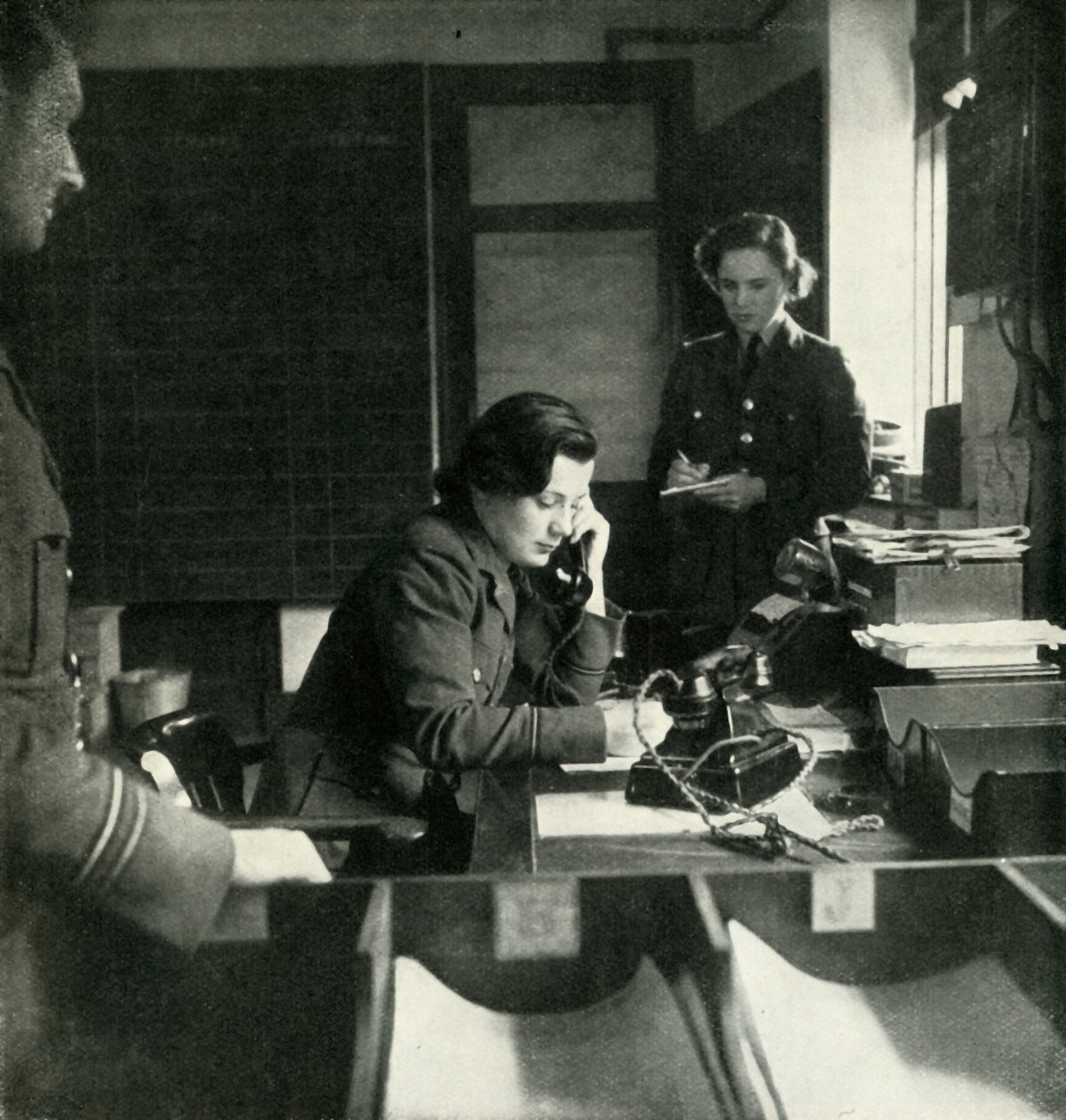 A Station Intelligence Room, 1943. alkotó: Cecil Beaton