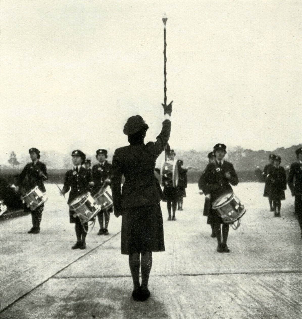 W.A.A.F. Band on Parade, 1943. alkotó: Cecil Beaton