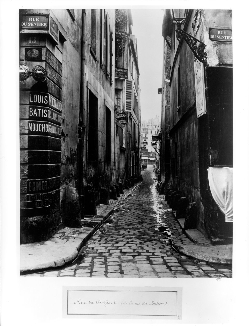 Rue du Croissant, a Rue du Sentier-ről, Párizs, 1858-78 alkotó: Charles Marville
