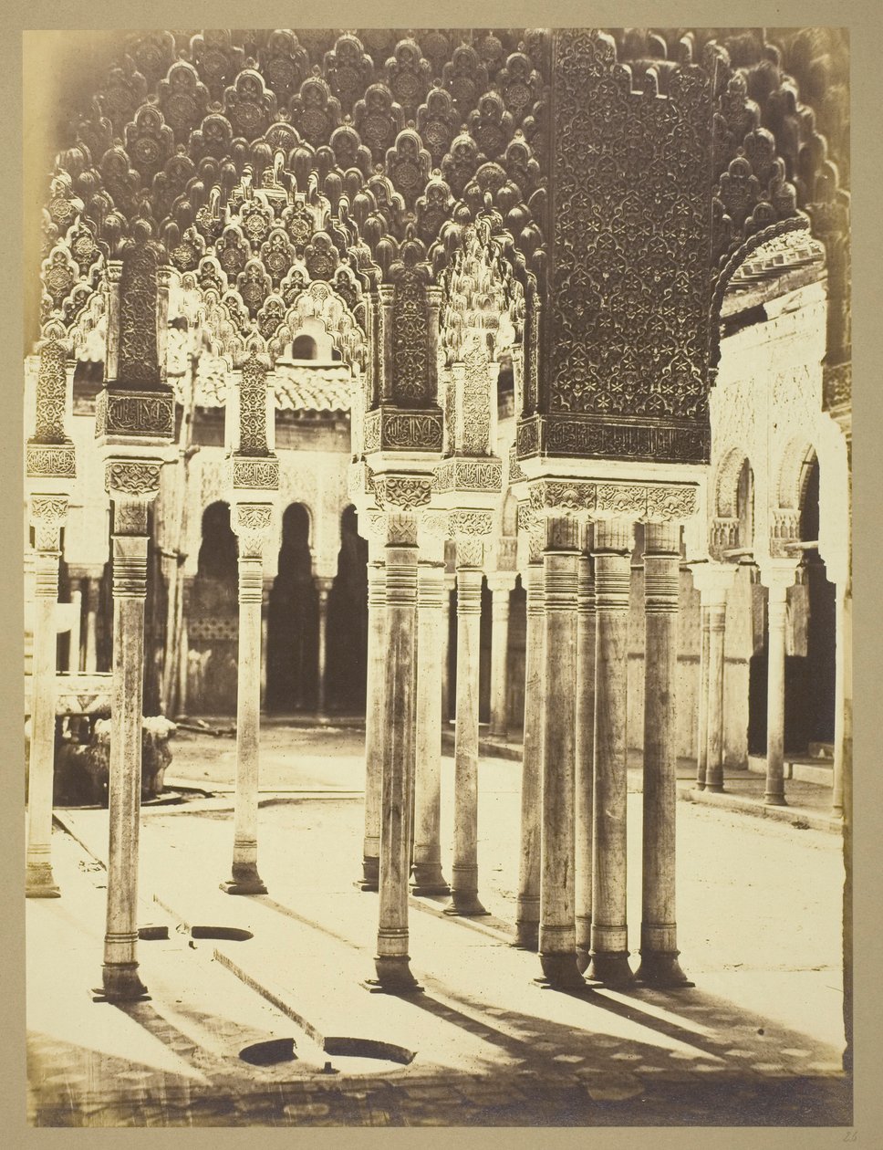 Oroszlánok bejárati udvara, Alhambra alkotó: Charles Clifford