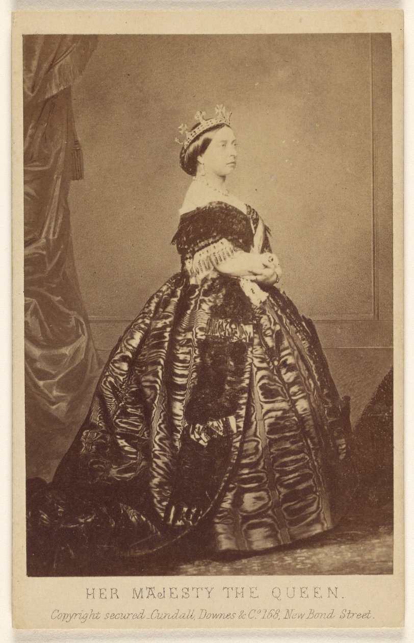 Őfelsége a királynő. alkotó: Charles Clifford