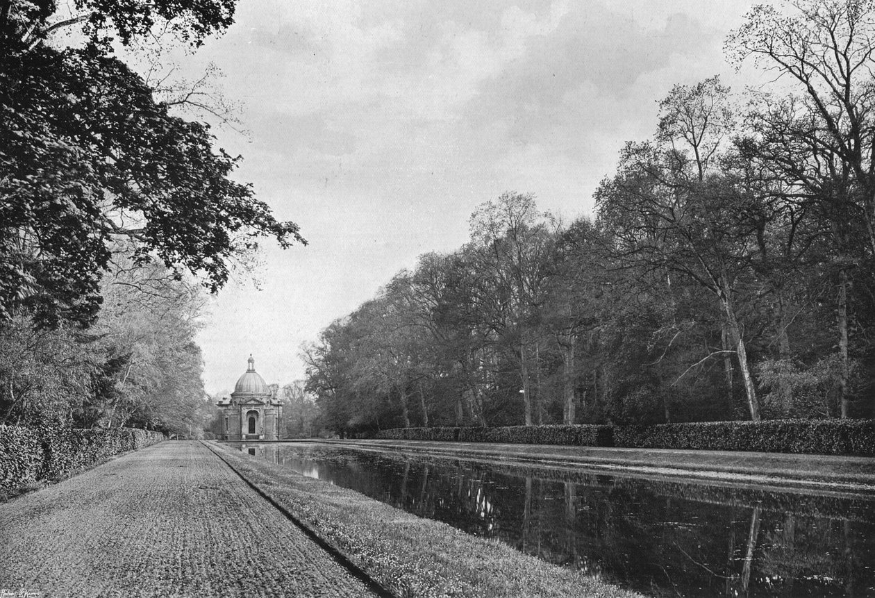 A Long Canal és a pavilon alkotó: Charles Latham