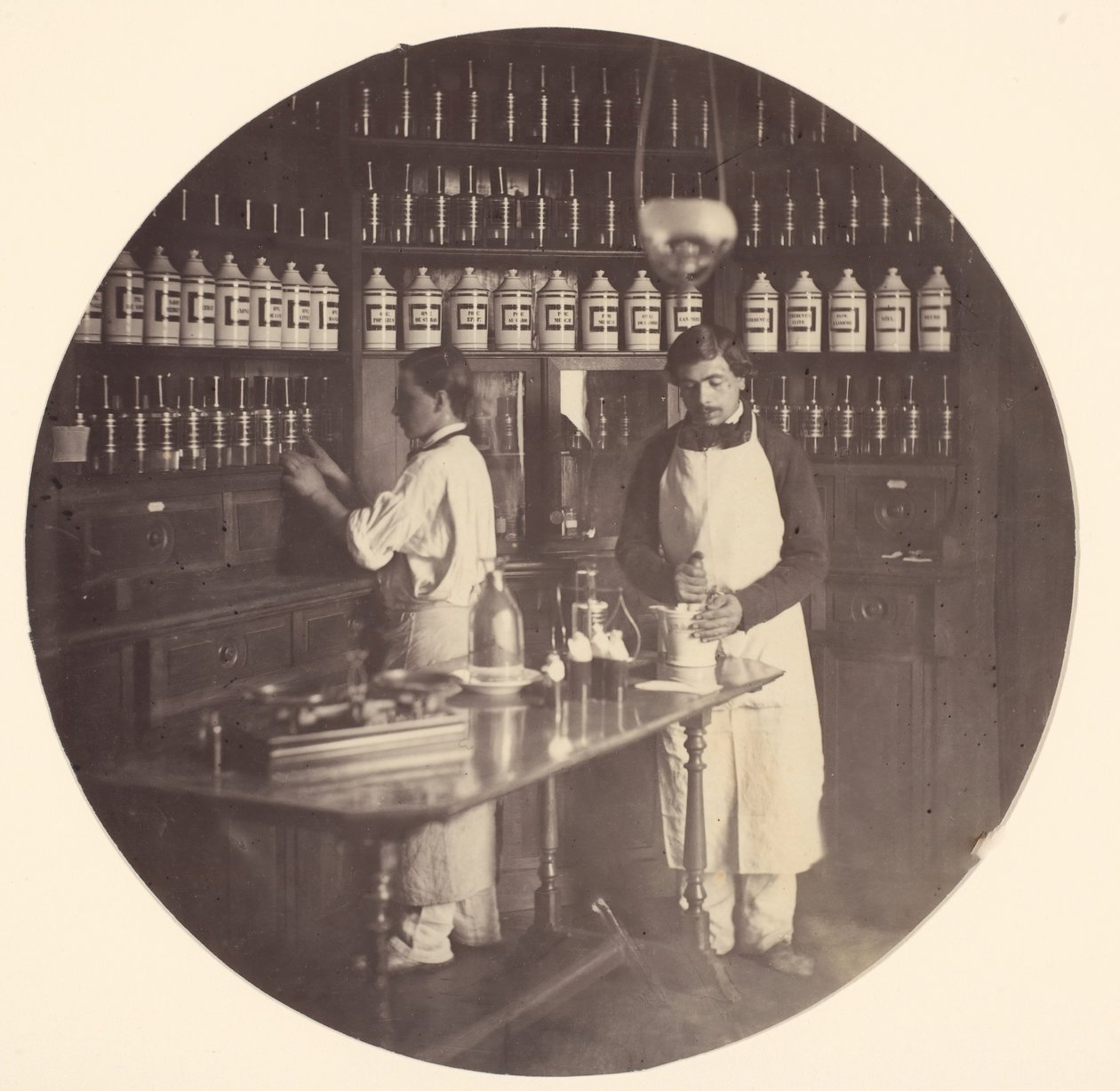 Vincennes császári menedékhelye, a gyógyszertár, 1858-59. alkotó: Charles Nègre
