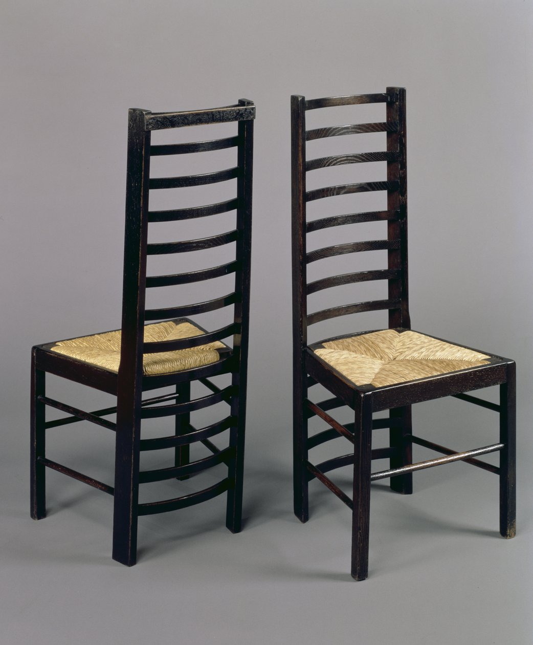 Létrás székek, 1903 körül (pácolt tölgy) alkotó: Charles Rennie Mackintosh