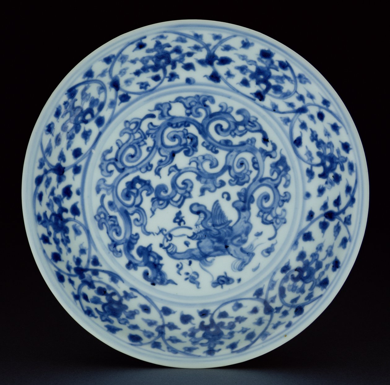 Sárkánnyal festett edény (porcelán) alkotó: Chinese School